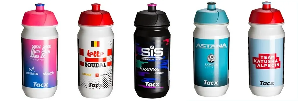 Foto von personalisierten Wasserflaschen verschiedener Marken